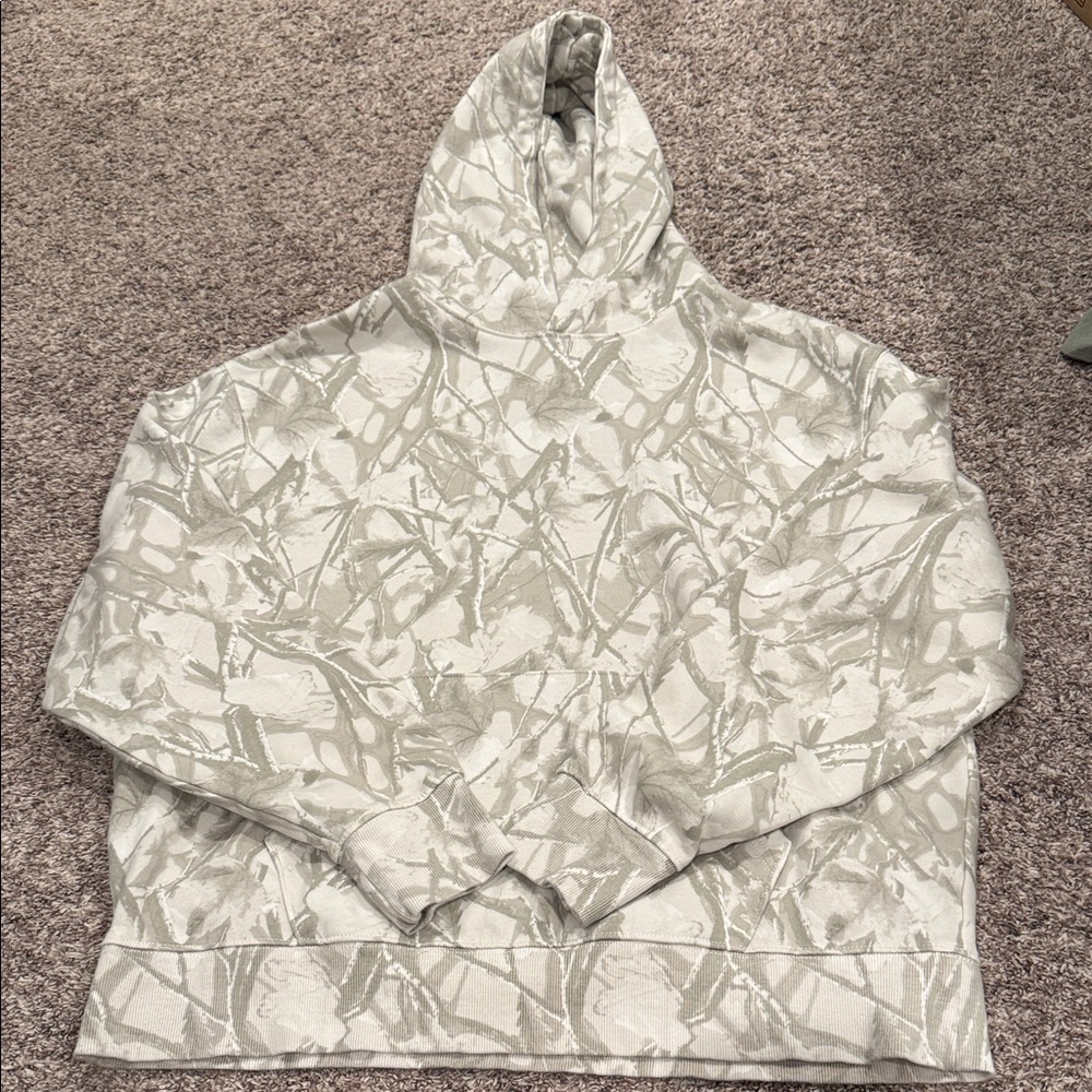 Old Navy Men's Light camo sweatshirt only worn 2 times size XL